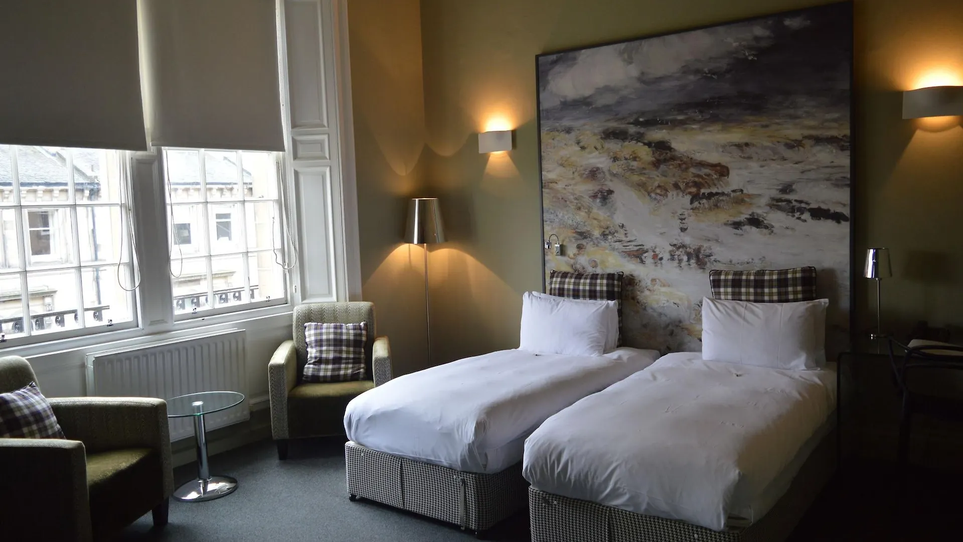 B+B Edinburgh 4*,