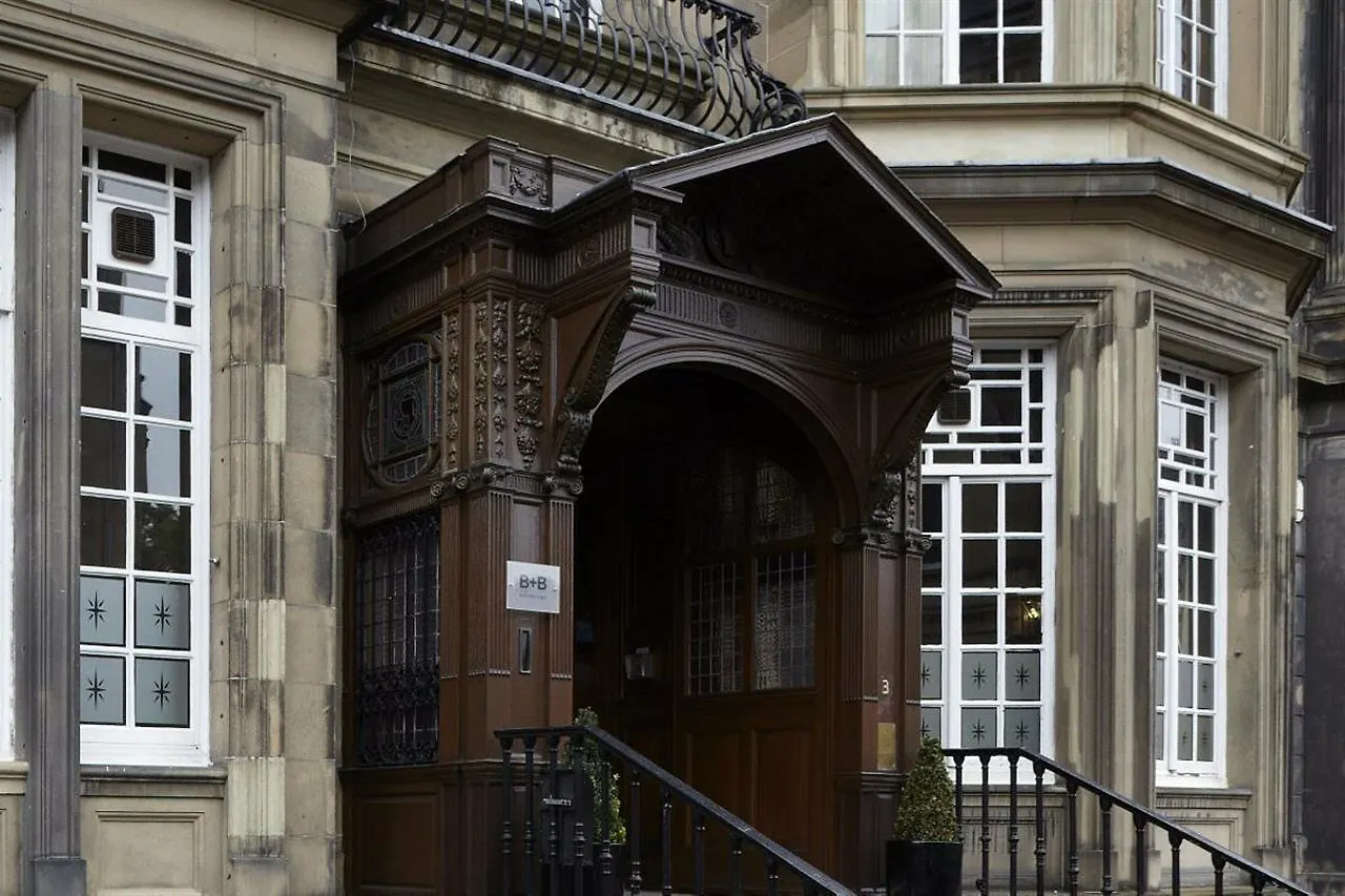 B+B Edinburgh 4*,